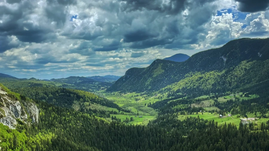 Cloudy sky over the Bicăjel Gorges