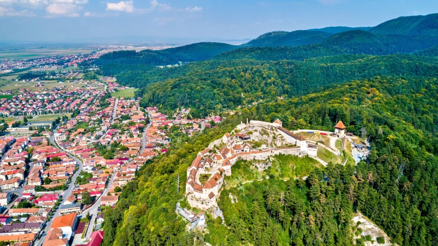 Râșnov Fortress and the town of Râșnov