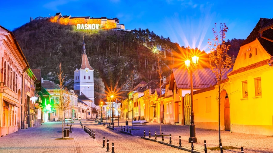 Râșnov Fortress seen from the town of Râșnov