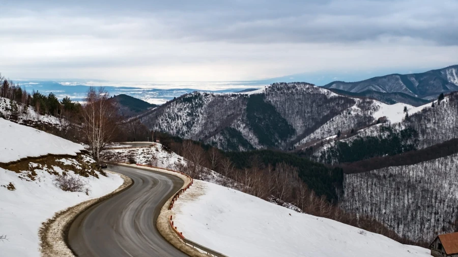 Die Straße nach Păltiniș durch das Cindrel-Gebirge