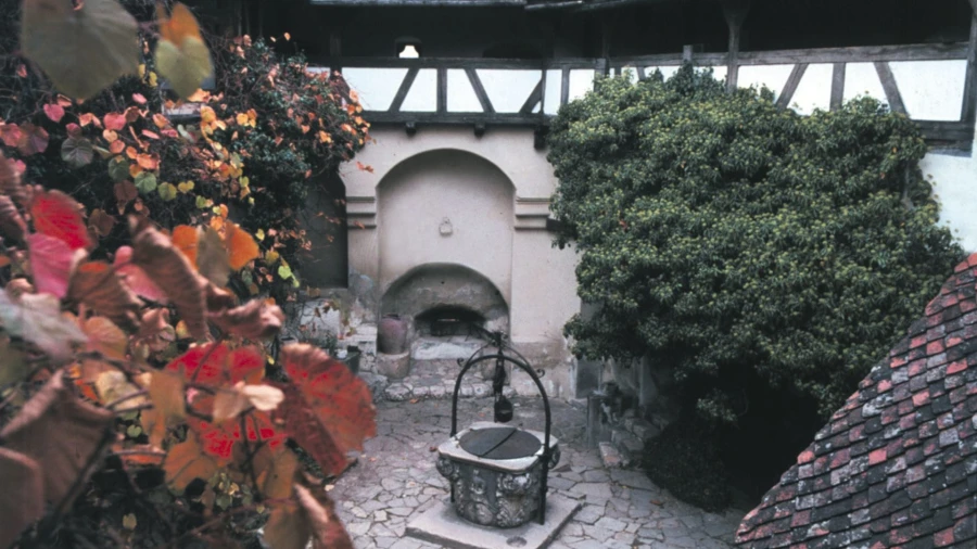 Bran inner courtyard