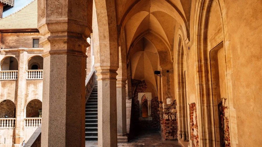 Im Inneren von Schloss Corvin