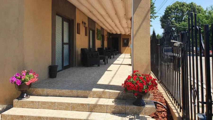 YANIS GUEST HOUSE