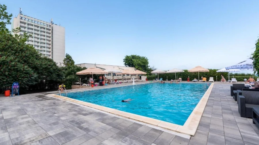 Pool des Hotel Capitol
