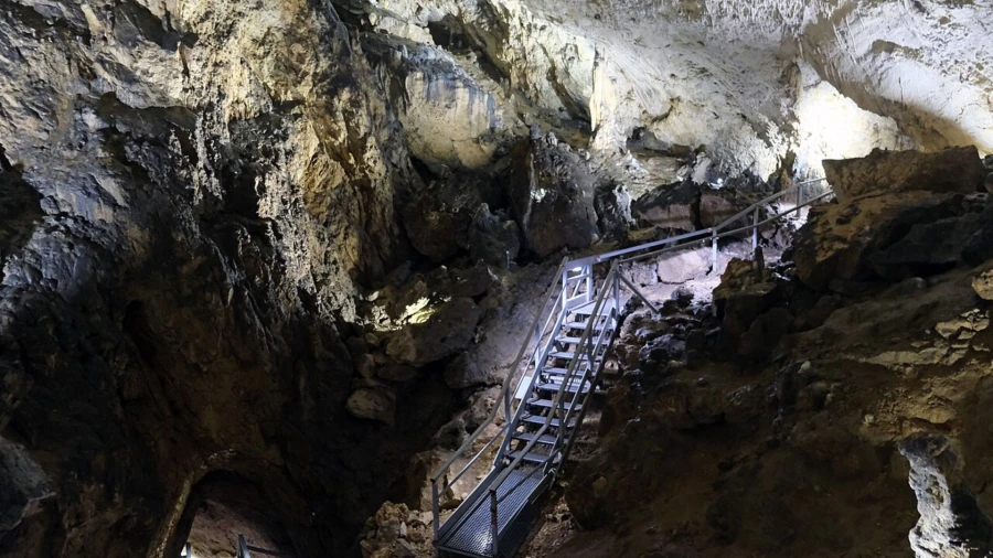 Valea-Cetății-Höhle
