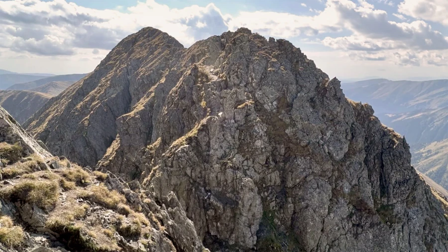 Felsiger Weg am Moldoveanu-Gipfel