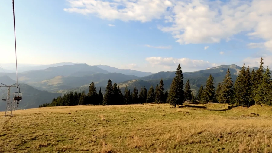 Landschaft mit Sessellift, Pferdewasserfall