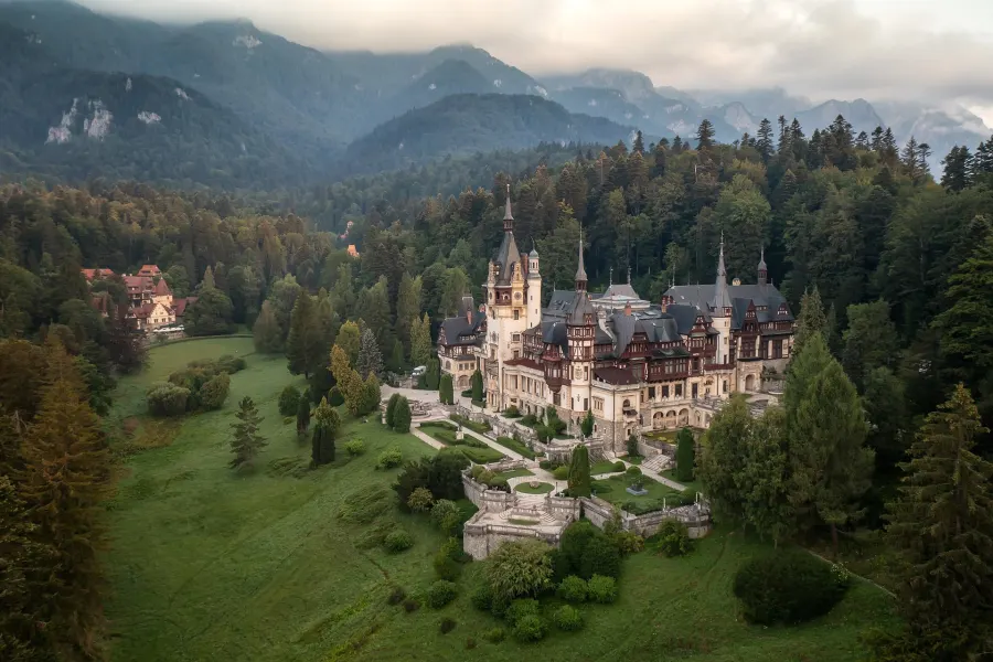 Peleș Castle scenery