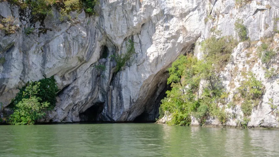 Ponicova-Höhle von außen