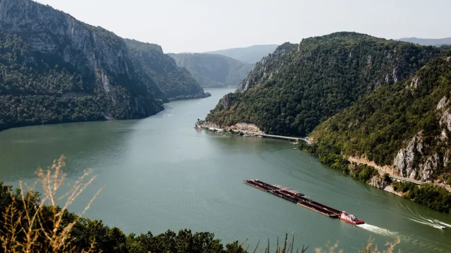 Serbien und Rumänien, getrennt durch die Donau