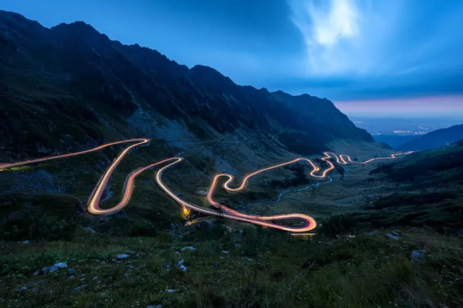 Transfăgărășan route at night
